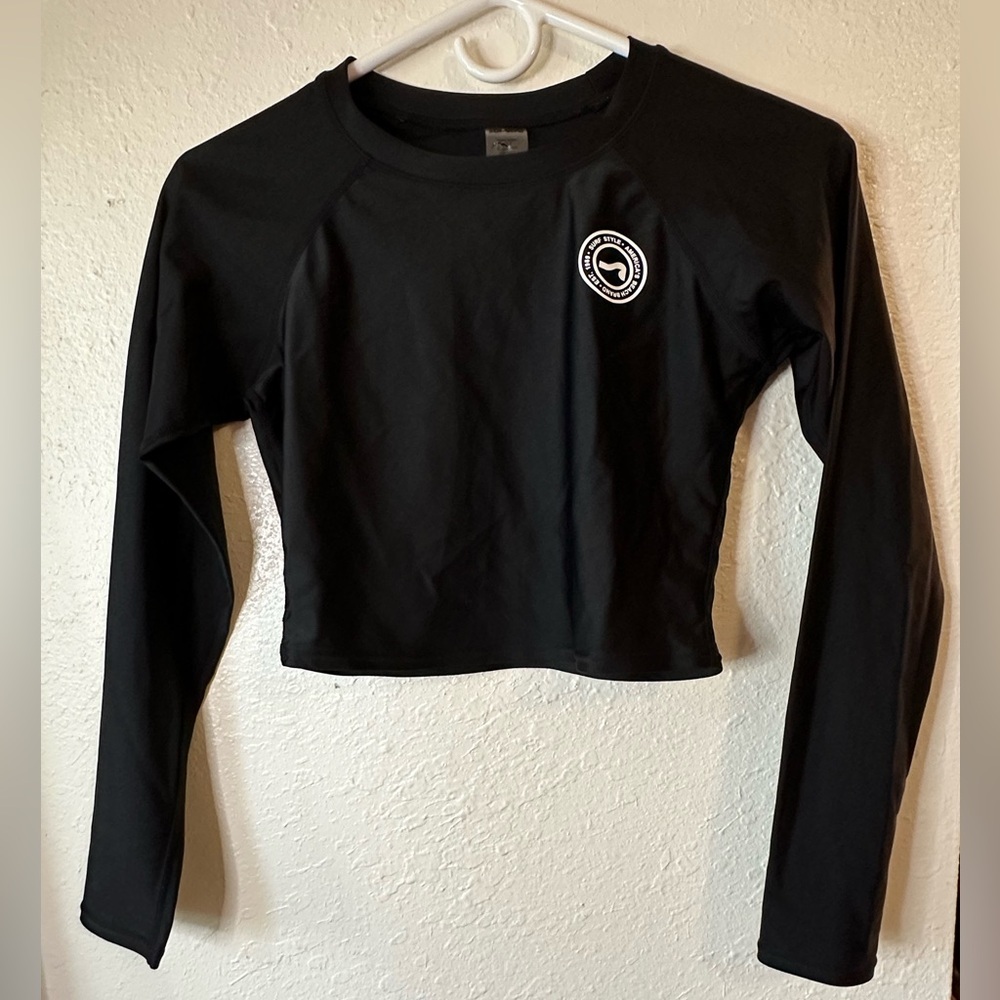 Surf Style Black Long Sleeve Crop Top